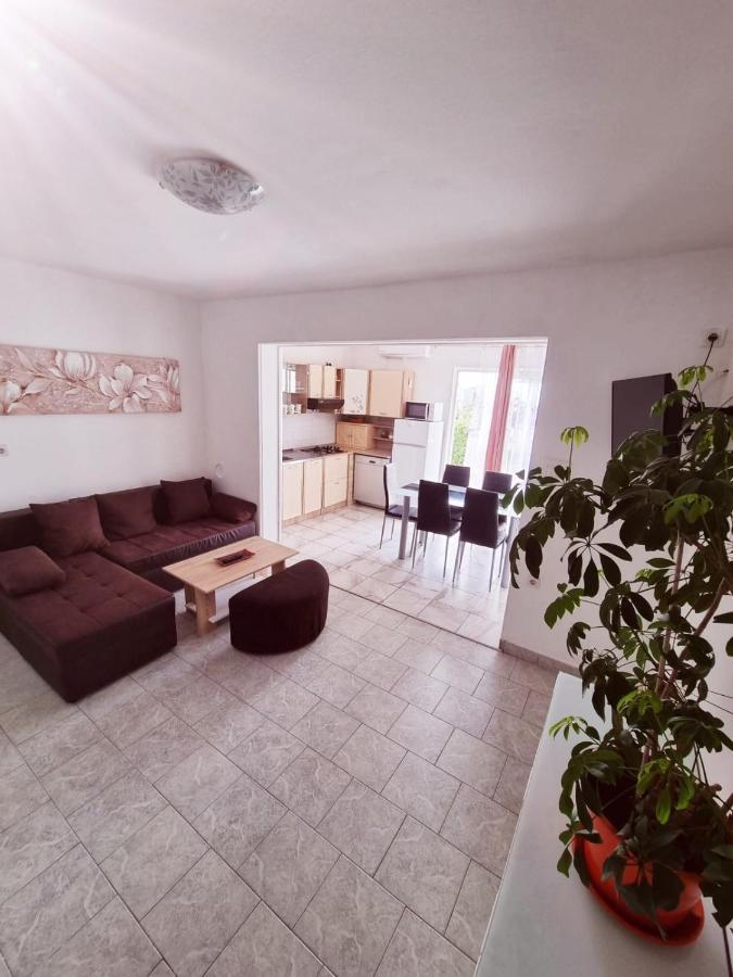 Apartments Nada Đảo Krk Ngoại thất bức ảnh